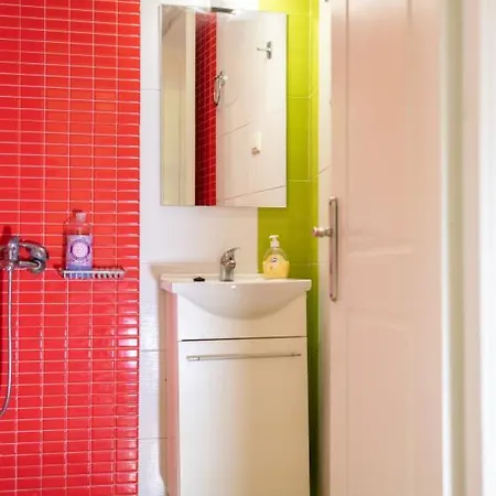 Near Olympia Aparthotel 3*